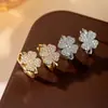 Pendientes Coreanos de Trébol de Cuatro Hojas con Circonita Microincrustada, Pendientes Simples Pequeños y Exquisitos de Lujo Ligero Dongdaemun Transfronterizos, Aros para Orejas al por Mayor