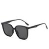 Gafas de sol personalizadas de moda 2023 para mujer, con montura negra antiultravioleta, color té, para miopía, gafas de conducción de moda para hombre.