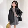 Jaqueta de Couro Estilo Coreano para Meninas Nova Estilo Primavera e Outono para Crianças de Meia-Idade e Mais Velhas Jaqueta Estilosa e Descolada de Couro Sintético para Crianças de Meia-Idade e Mais Velhas Primavera e Outono