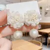 Brincos de Pérola com Flor 2026 Novos Populares, Design de Nicho com Sensação de Luxo, Brincos de Stud Ultra-Fada Leve Luxo Pétala