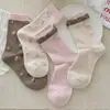 Meias florais coreanas estilo doce, meias versáteis estilo japonês até a panturrilha, paleta de cores rosa e marrom, sem costura e com design de babados