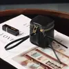 2025 Novo Quente Mini Portátil Boca Vermelha Envelope Vermelho Fone de Ouvido Saco Cilindro Couro Genuíno Macio Armazenamento de Moedas Carteira de Moedas Ins