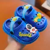 Zuecos infantiles de EVA para verano, sandalias de dibujos animados antideslizantes para interiores para niñas, sandalias para niños mayores y pequeños, sandalias de playa