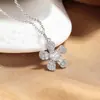 Nueva Moda Diamante Flash Circonita Flor Colgante Mujeres Alta Gama Lujo Ligero Camelia Collar Nicho Elegante Cadena Clavicular