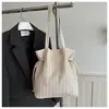 Bolso de Mano Cruzado de Paja Tejida de Gran Capacidad, Nuevo para Primavera/Verano, con Cierre de Cordón y Colgante, Tejido para Vacaciones en la Playa, Tendencia Casual 2026, Bolso de Hombro