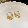 Pendientes de nicho estilo coreano para el cuidado de perforaciones, elegantes y sofisticados ear cuffs y tachuelas para mujer, nuevos y exquisitos pendientes 2026 que hacen que el rostro parezca más pequeño