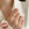 Anel geométrico minimalista para mulheres, versátil para usar em camadas, estiloso e moderno, popular nas redes sociais, anel aberto único e fashion, anel para dedo indicador estilo ins