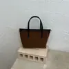 Bolsa de mão minimalista, luxo leve e retrô japonesa e coreana para mulheres, elegante e versátil para o outono, adequada para o trabalho e uso diário, bolsa de ombro ou bolsa transversal