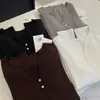 Camiseta minimalista de manga longa com botões e colarinho meio aberto, estilo coreano, @Shisanxing R*S, alta qualidade, outono 2026