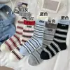 Meias Japonesas Color-Blocking de Camada Dupla, Ajuste Relaxado, Listradas em Preto e Branco, Estilo Vintage Tendência, Meias Largas no Meio da Panturrilha para Mulheres