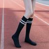 Calcetines de té para la cara al por mayor color sólido dos barras rayas verticales hasta la rodilla calcetines de mujer moda urbana media pantorrilla calcetines de mujer