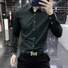 Camisa masculina de manga longa, marca importada francesa, slim fit elástica, novo modelo de outono, sem amassar, com caimento, camisa preta com botão dourado