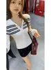 Camiseta básica de punto de manga larga a rayas de color contrastante para mujer, nuevo estilo otoño 2025, cuello semiabierto, manga larga, top de alta gama