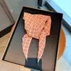 Bufanda Triangular Elegante a Cuadros Estilo Chanel de Alta Gama, Bufanda Cómoda para el Cuello Cuadros Pequeños Decorativa, Chal de Seda con Protección Solar