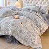 Estilo Princesa Francesa Juego de Cuatro Piezas de Leche Fleece Doble Cara Invierno Franela Coral Fleece Funda de Edredón Sábana Gruesa Faldón de Cama Ropa de Cama