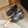 Sapatos de Couro Elegantes e Versáteis com Solado Grosso para Mulheres Baixas, Novo Design de Nicho Primavera/Verão 2025 Sapatilhas de Cadarço