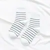 Calcetines de Felpa Blancos para Mujer Verano Color Puro Estilo Japonés Calcetines de Media Pantorrilla para Mujer Calcetines Ins de Moda Retro Calcetines Delgados Negros para Mujer