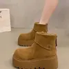 Botas de neve femininas com sola grossa, novo estilo outono/inverno 2026, forradas com fleece e espessadas para aquecimento, botas curtas versáteis, com aumento de altura, adequadas para mulheres baixinhas, sapatos de algodão