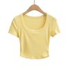 Camiseta de manga curta com decote em U plissado lateral estilo americano para mulheres 2023 verão nova camisa de base de fitness de ioga slim-fit