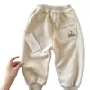Calças Infantis Transfronteiriças Outono/Inverno 2026 Meninos Desenho Animado Quente Plus Veludo Calças de Moletom Bebê Criança Pequena Casuais Joggers