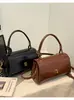 Moda de Nicho Bolsa de Couro com Cera Oleosa Brilhante Feminina Nova Primavera 2026 Versátil Casual Couro Macio Bolsa de Ombro Transversal