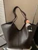 Bolso de hombro grande de moda coreana simple y elegante para mujer, capacidad grande, nuevo para Otoño 2026, para el trabajo diario.