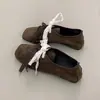 Design único mocassins retrô marrons de bico quadrado para mulheres, estilo ballet de primavera, que aumentam a altura, sapatos baixos para primavera e outono