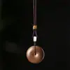 Colgante de Hebilla de Seguridad Tallada en Madera de Tuya Natural Pieza de Mano Colgante Collar Joyería de Madera para Hombres y Mujeres Colgante de Coche