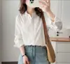 Moda Outono 2026: Camisa Colorida Doce com Gola Pontuda Artística e Simples, Botões Escondidos, Cardigan Casual Feminino