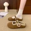 Sandalias cerradas tipo slip-on de nuevo estilo 2026 para mujer, con tacón elevado, ribete de encaje y diseño retro, adecuadas para usar en otoño.