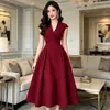 Vestido Feminino Elegante e na Moda, Novo Estilo Verão 2026, Elegante Design Plissado Slim Fit, Vestido Longo Liso