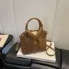 Bolsa de Ombro Cruzada de Mão Simples de Design de Personalidade de Alto Valor Versátil Textura de Moda Nicho Nova Outono 2026
