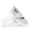 Nuevos Zapatos de Caminar de Verano Sueltos y Cómodos con Agujeros y Hebilla, Transpirables y Ligeros para Mamá, Zapatos para Mujer de Tallas Grandes Transfronterizos