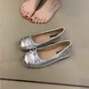 Sapatilhas de Ballet Fada Suave 2025 Novo Estilo Francês Elegante Camurça Bico Redondo Boca Rasa Aumento Interno Sapatos de Vovó