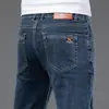 Jeans de alta gama para hombre 2026 verano estilo delgado pantalones casuales juveniles de moda versátiles elásticos rectos para hombre