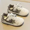 Zapatillas de Entrenamiento Alemanas para Niños 2026 Primavera/Otoño Nuevas Zapatillas Deportivas para Niños Superficie de Malla Zapatos Blancos para Niñas Zapatos de Plataforma Zapatos Forrest Gump