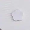 Pieza base de flor de color sólido ~ Flor de cinco pétalos redonda plana de acrílico con agujero recto Pieza base de fondo plano Accesorios para cadena de teléfono móvil, bolígrafo con cuentas DIY