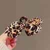 Elegante Tela Estampada de Leopardo Doble Capa Lazo Pinza de Agarre Pinza para el Cabello de Alta Calidad Nuevo de Temporada para Mujer Clip de Tiburón para la Parte Trasera de la Cabeza