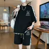Traje de Verano Estilo Hong Kong para Hombre, Cuello Redondo, Conjunto Casual de Dos Piezas con Parches de Manga Corta Estilo Coreano para Hombre, Bordado