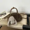 Bolsa de Mão de Pelúcia de Cor Sólida de Alto Valor Nova Chegada Outono 2026 Bolsa de Ombro Único Moda Fofa para o Dia a Dia Bolsa Transversal Tendência