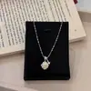 Colar com Pingente de Flor de Pérola e Franja Estilo Novo, Corrente Clavicular Elegante e Super Brilhante de Zircônia, Joias de Luxo Leve e de Alto Padrão