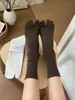 Calcetines básicos grises, sin costuras y versátiles para dedos del pie, perfectos con zapatos de trenza; transpirable y absorbente del sudor, ofreciendo un look relajado y casual; calcetines de color liso con volantes