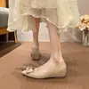 M82-2 Zapatos Planos Aumentadores de Altura Interna de 5 cm Color Piel, Zapatos de Salón Individuales Poco Profundos de Charol Versátiles Casuales Primavera/Verano 2026