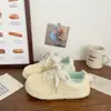 Zapatillas Blancas Transpirables Versátiles 2026 Otoño Nuevos Zapatos de Entrenamiento Alemanes para Mujer, Hacen que los Pies Parezcan Más Pequeños, Zapatillas Cómodas de Moda Deportiva Casual