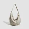 2024 Nuevo bolso cruzado de un hombro retro marrón tipo bola de masa de lona para mujer estilo nicho perezoso