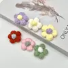 Flor pequeña tejida a mano 4CM pompón de lana flor para accesorios de ropa bolsa pinza para el pelo accesorios broche flor de ganchillo diy