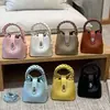 Bolso cubo de nicho muy elegante conjunto 2026 nuevo de moda retro para el trabajo bandolera