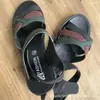 Sandalias para madre de mediana edad mujer Verano nueva moda planas antideslizantes resistentes al desgaste sandalias para mediana edad y ancianos