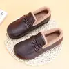 Zapatos tipo botín para mujer con forro polar, nuevos estilos de invierno 2026, zapatos de algodón, superficie suave, cálidos, antideslizantes, planos, zapatos de cuero de suela blanda, zapatos para mamá
