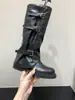 Botas Longas de Cavaleiro Marrom Melard com Solado Grosso para Mulheres, Novas Botas de Motocicleta Pretas de Cano Médio Outono e Inverno 2025